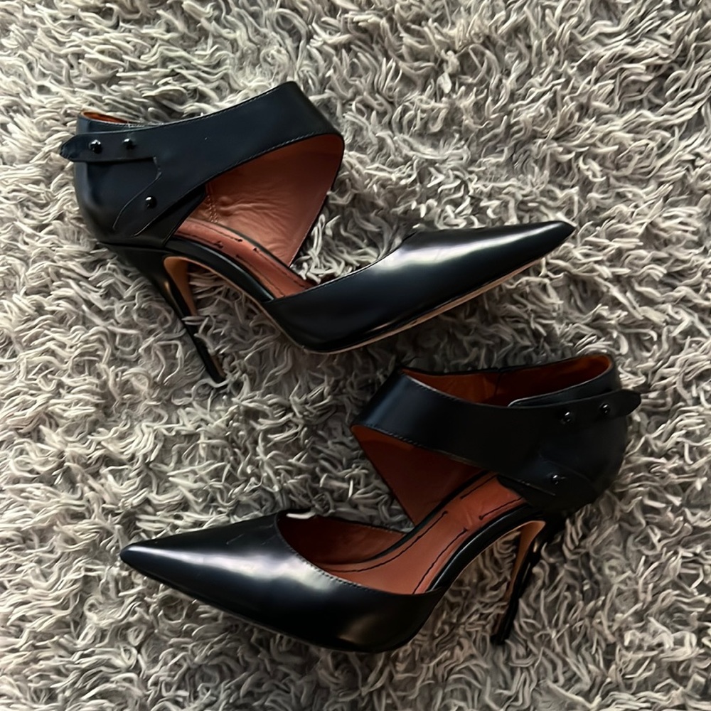 Elizabeth & James Heels